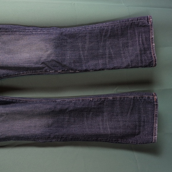 Lucky Brand Jeans. BootCut. Lola Boot. Low-Rise. Mid-Rise. 8/29. Euc - Picture 10 of 14